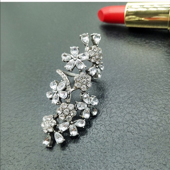 4 for $25 SALE!!!! Silver Rhinestone Flower Ring - Picture 5 of 8